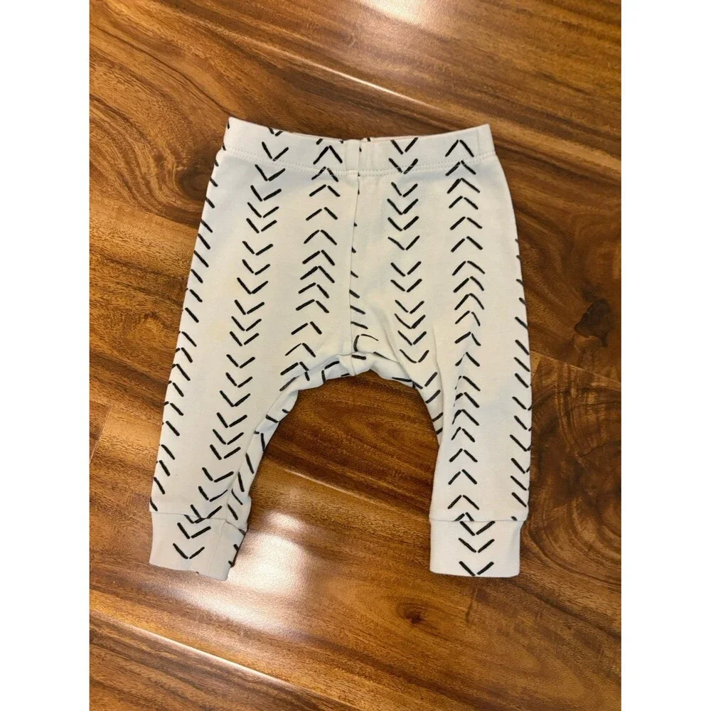 Tea Collection Kimono Set plus Two Bibs, size 0-3 months
